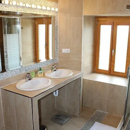 Kır Evi La Casa De La Petra